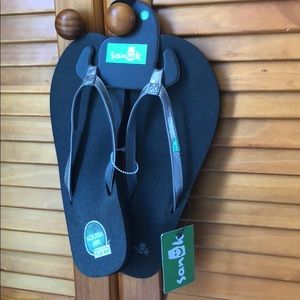 NWT Sanuk Yoga joy metallic flip flops 🖤